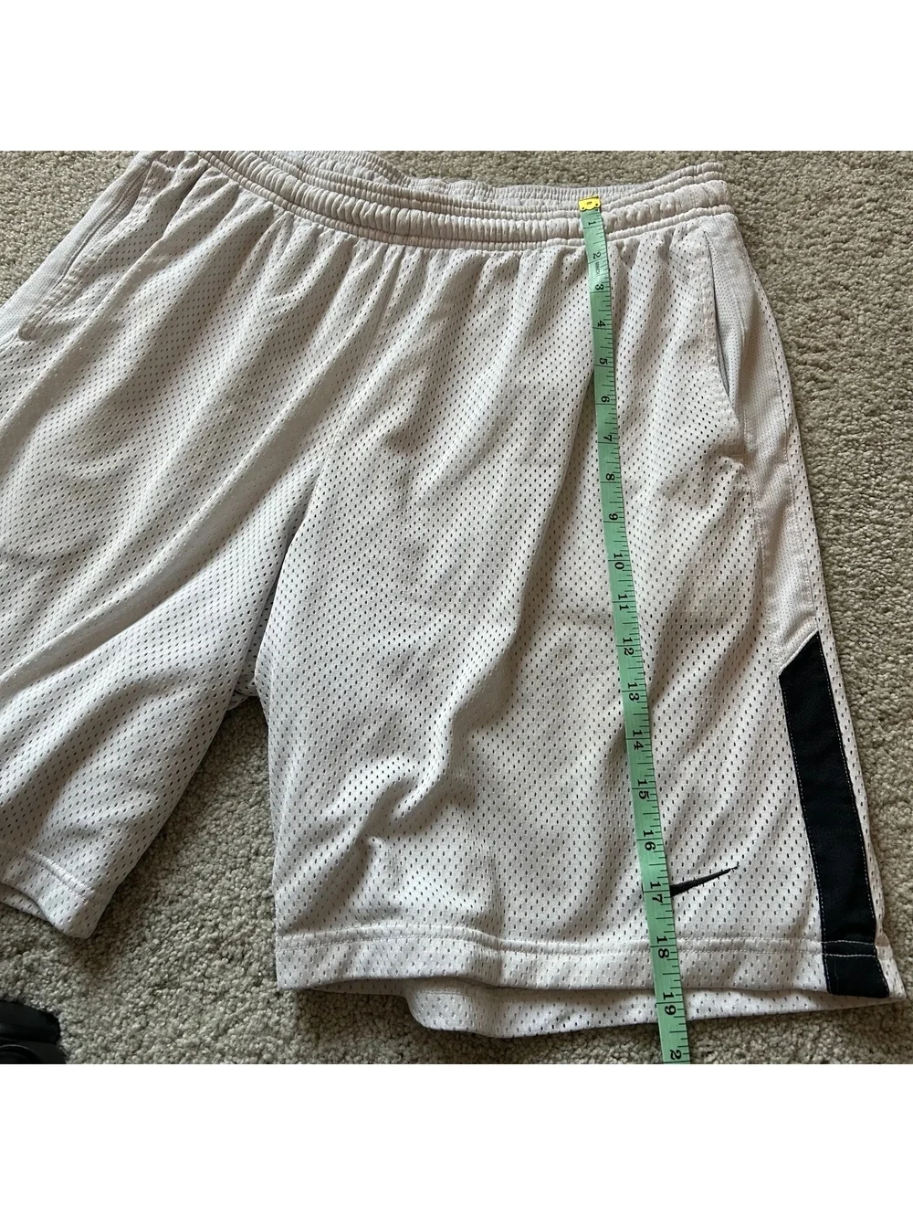 Vintage Nike Men's White Athletic Mesh Shorts Size Large